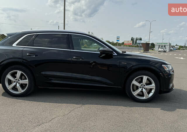 Черный Ауди E-Tron, объемом двигателя 0 л и пробегом 72 тыс. км за 33000 $, фото 8 на Automoto.ua