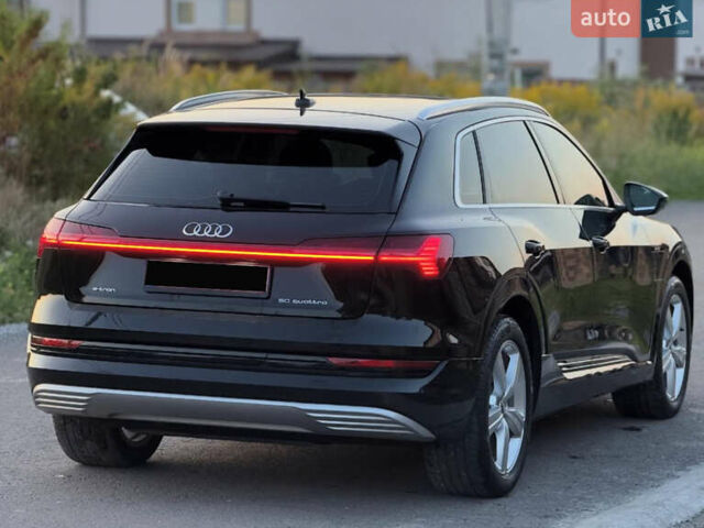 Чорний Ауді E-Tron, об'ємом двигуна 0 л та пробігом 201 тис. км за 23500 $, фото 2 на Automoto.ua