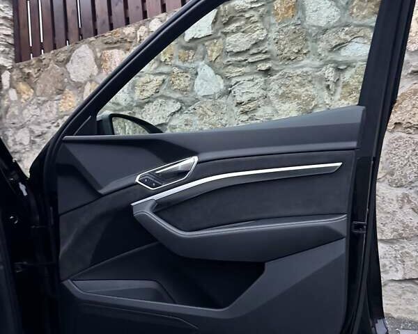 Черный Ауди E-Tron, объемом двигателя 0 л и пробегом 109 тыс. км за 28700 $, фото 54 на Automoto.ua