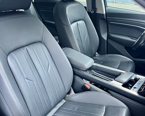 Чорний Ауді E-Tron, об'ємом двигуна 0 л та пробігом 204 тис. км за 21900 $, фото 23 на Automoto.ua