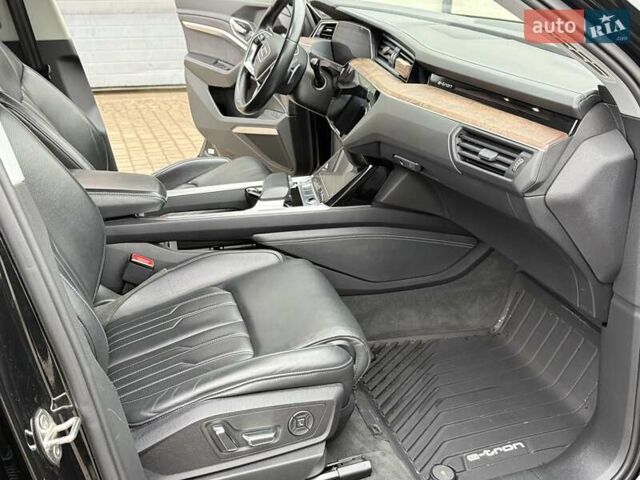 Чорний Ауді E-Tron, об'ємом двигуна 0 л та пробігом 76 тис. км за 31000 $, фото 32 на Automoto.ua