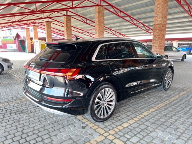 Чорний Ауді E-Tron, об'ємом двигуна 0 л та пробігом 31 тис. км за 32300 $, фото 2 на Automoto.ua