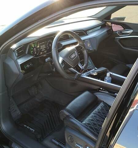 Черный Ауди E-Tron, объемом двигателя 0 л и пробегом 81 тыс. км за 47900 $, фото 5 на Automoto.ua