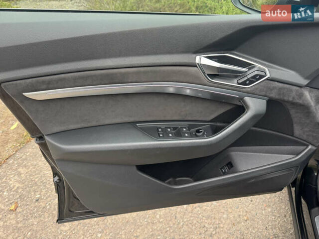 Чорний Ауді E-Tron, об'ємом двигуна 0 л та пробігом 151 тис. км за 27500 $, фото 19 на Automoto.ua
