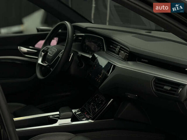 Чорний Ауді E-Tron, об'ємом двигуна 0 л та пробігом 162 тис. км за 28500 $, фото 60 на Automoto.ua