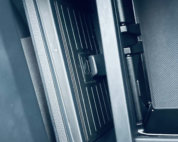 Черный Ауди E-Tron, объемом двигателя 0 л и пробегом 171 тыс. км за 24444 $, фото 17 на Automoto.ua