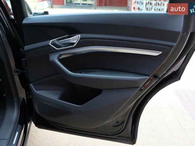 Чорний Ауді E-Tron, об'ємом двигуна 0 л та пробігом 86 тис. км за 29800 $, фото 47 на Automoto.ua