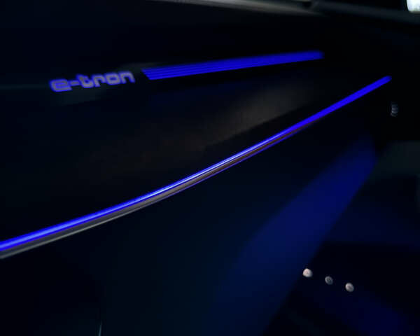 Черный Ауди E-Tron, объемом двигателя 0 л и пробегом 72 тыс. км за 33000 $, фото 31 на Automoto.ua