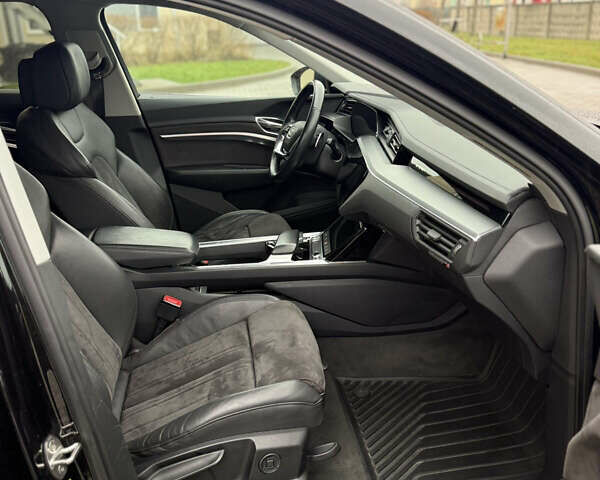 Чорний Ауді E-Tron, об'ємом двигуна 0 л та пробігом 142 тис. км за 23500 $, фото 9 на Automoto.ua