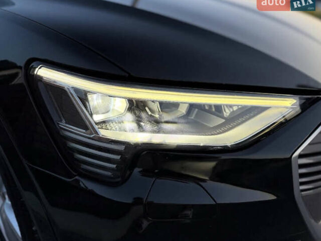 Чорний Ауді E-Tron, об'ємом двигуна 0 л та пробігом 201 тис. км за 23500 $, фото 7 на Automoto.ua