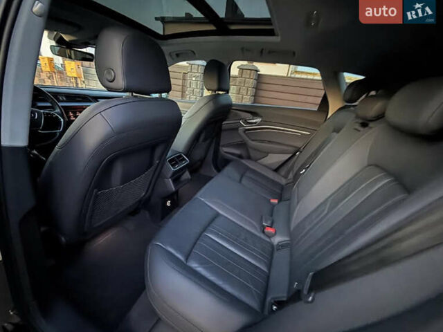 Чорний Ауді E-Tron, об'ємом двигуна 0 л та пробігом 201 тис. км за 23500 $, фото 15 на Automoto.ua
