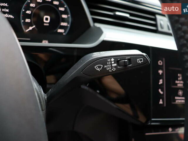 Чорний Ауді E-Tron, об'ємом двигуна 0 л та пробігом 86 тис. км за 29800 $, фото 27 на Automoto.ua