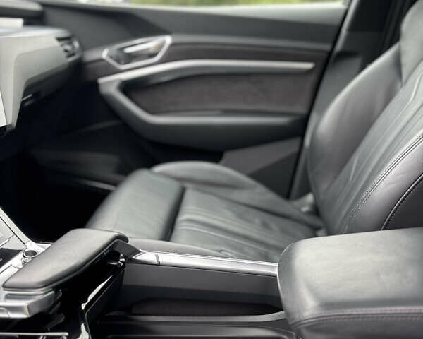 Черный Ауди E-Tron, объемом двигателя 0 л и пробегом 151 тыс. км за 27700 $, фото 20 на Automoto.ua