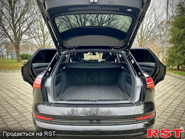 Черный Ауди E-Tron, объемом двигателя 0 л и пробегом 180 тыс. км за 25000 $, фото 11 на Automoto.ua