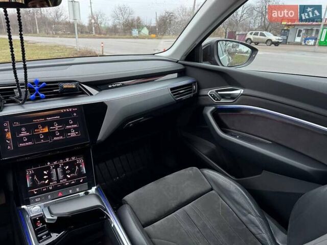 Ауди E-Tron 2019 в Киеве на Automoto.ua Черный Ауди E-Tron, объемом двигателя 0 л и пробегом 115 тыс. км за 28500 $, фото 13 на Automoto.ua
