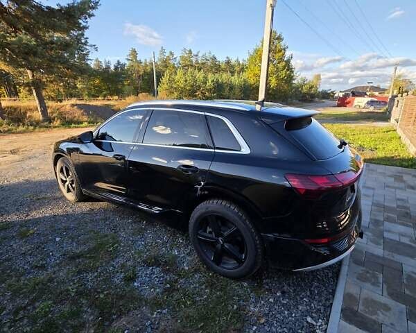 Черный Ауди E-Tron, объемом двигателя 0 л и пробегом 70 тыс. км за 29000 $, фото 7 на Automoto.ua