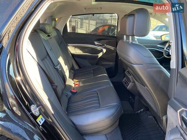 Черный Ауди E-Tron, объемом двигателя 0 л и пробегом 61 тыс. км за 36500 $, фото 24 на Automoto.ua