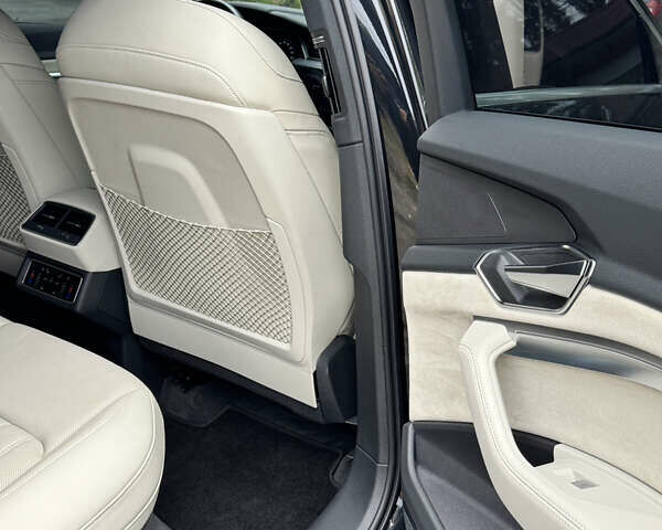 Чорний Ауді E-Tron, об'ємом двигуна 0 л та пробігом 29 тис. км за 38000 $, фото 23 на Automoto.ua