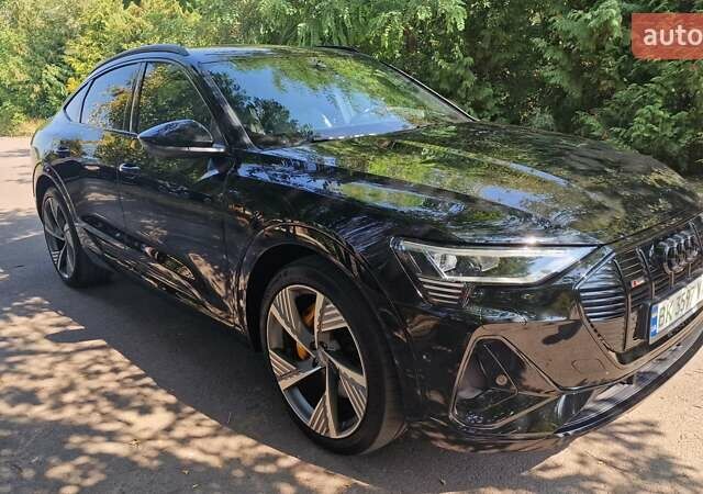 Черный Ауди E-Tron, объемом двигателя 0 л и пробегом 25 тыс. км за 39600 $, фото 6 на Automoto.ua