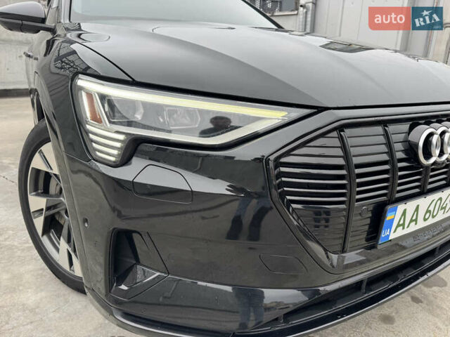 Чорний Ауді E-Tron, об'ємом двигуна 0 л та пробігом 155 тис. км за 30999 $, фото 50 на Automoto.ua