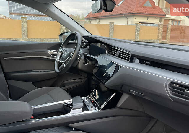 Чорний Ауді E-Tron, об'ємом двигуна 0 л та пробігом 78 тис. км за 26500 $, фото 19 на Automoto.ua