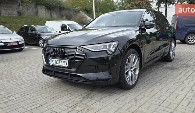 Чорний Ауді E-Tron, об'ємом двигуна 0 л та пробігом 138 тис. км за 29900 $, фото 6 на Automoto.ua