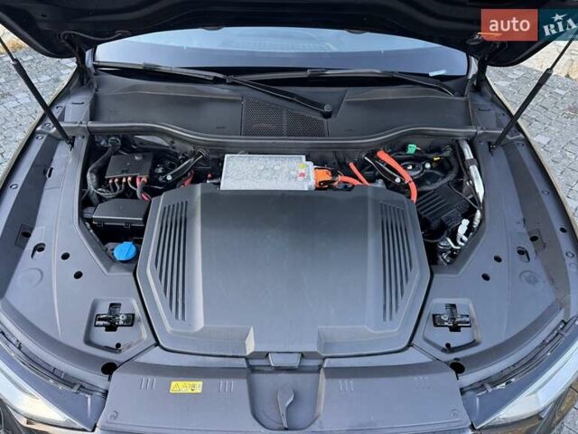 Чорний Ауді E-Tron, об'ємом двигуна 0 л та пробігом 253 тис. км за 24200 $, фото 70 на Automoto.ua