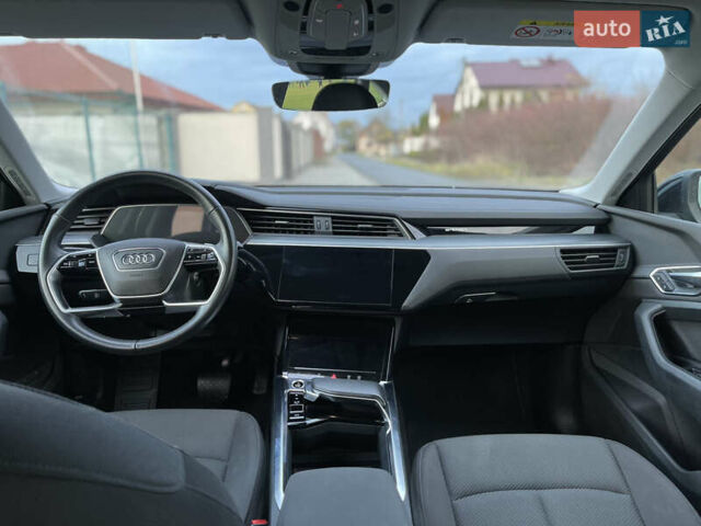 Чорний Ауді E-Tron, об'ємом двигуна 0 л та пробігом 78 тис. км за 26500 $, фото 45 на Automoto.ua