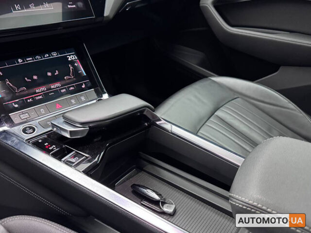 Чорний Ауді E-Tron, об'ємом двигуна 95 л та пробігом 68 тис. км за 29500 $, фото 12 на Automoto.ua