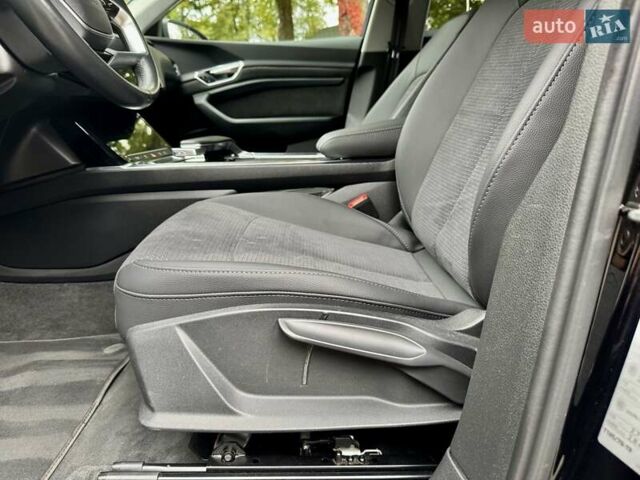 Чорний Ауді E-Tron, об'ємом двигуна 0 л та пробігом 159 тис. км за 24500 $, фото 82 на Automoto.ua