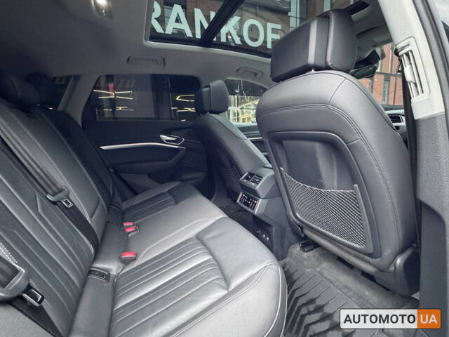 Чорний Ауді E-Tron, об'ємом двигуна 95 л та пробігом 68 тис. км за 29500 $, фото 18 на Automoto.ua