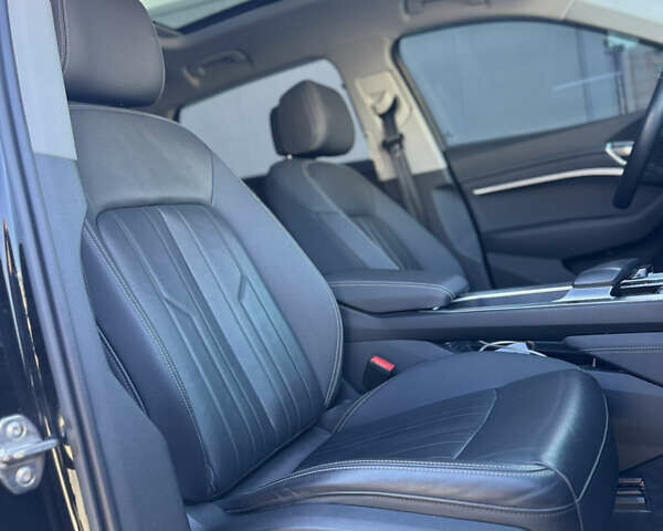 Чорний Ауді E-Tron, об'ємом двигуна 0 л та пробігом 155 тис. км за 29499 $, фото 34 на Automoto.ua