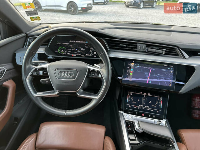 Чорний Ауді E-Tron, об'ємом двигуна 0 л та пробігом 75 тис. км за 31499 $, фото 10 на Automoto.ua