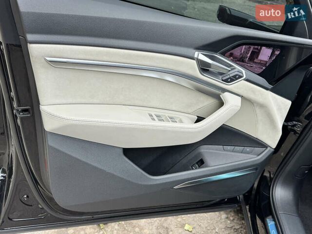 Чорний Ауді E-Tron, об'ємом двигуна 0 л та пробігом 29 тис. км за 38000 $, фото 8 на Automoto.ua