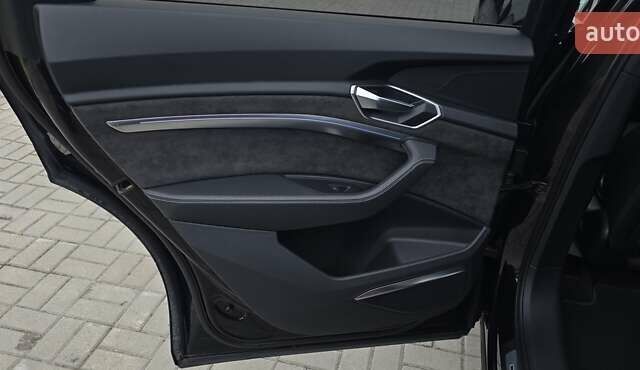 Черный Ауди E-Tron, объемом двигателя 0 л и пробегом 138 тыс. км за 29900 $, фото 55 на Automoto.ua