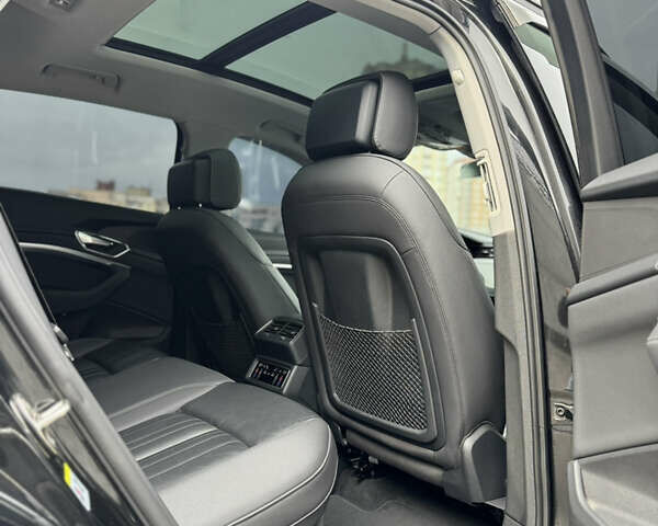 Чорний Ауді E-Tron, об'ємом двигуна 0 л та пробігом 155 тис. км за 30999 $, фото 46 на Automoto.ua