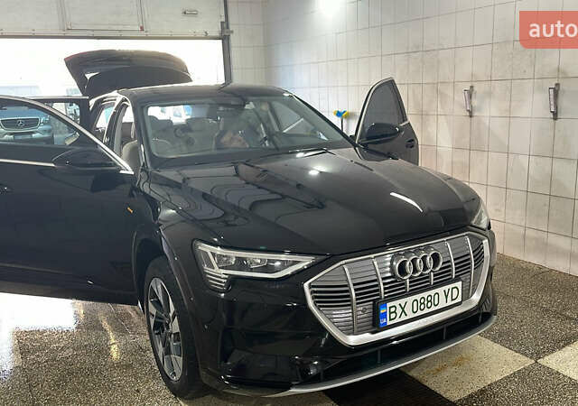 Черный Ауди E-Tron, объемом двигателя 0 л и пробегом 67 тыс. км за 29999 $, фото 3 на Automoto.ua