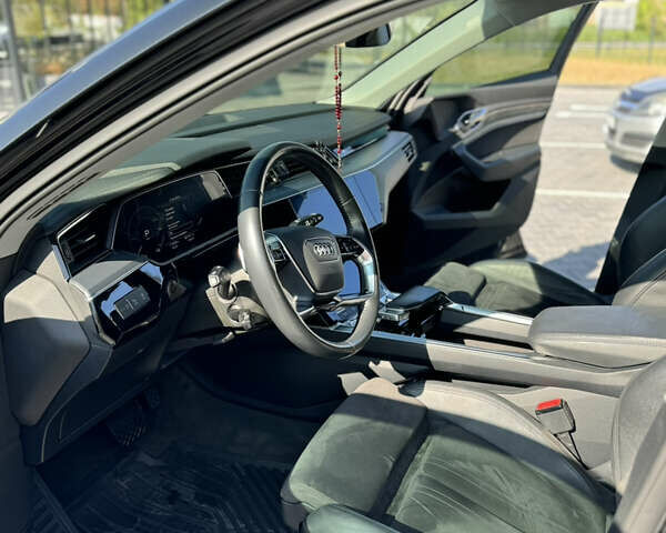 Чорний Ауді E-Tron, об'ємом двигуна 0 л та пробігом 120 тис. км за 27800 $, фото 11 на Automoto.ua