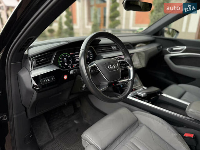 Чорний Ауді E-Tron, об'ємом двигуна 0 л та пробігом 51 тис. км за 31499 $, фото 36 на Automoto.ua
