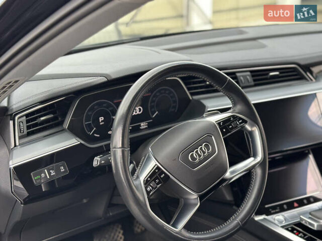 Чорний Ауді E-Tron, об'ємом двигуна 0 л та пробігом 130 тис. км за 27900 $, фото 13 на Automoto.ua