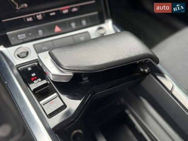 Чорний Ауді E-Tron, об'ємом двигуна 0 л та пробігом 159 тис. км за 24500 $, фото 90 на Automoto.ua