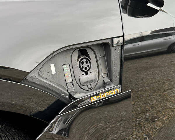 Черный Ауди E-Tron, объемом двигателя 0 л и пробегом 32 тыс. км за 35500 $, фото 15 на Automoto.ua