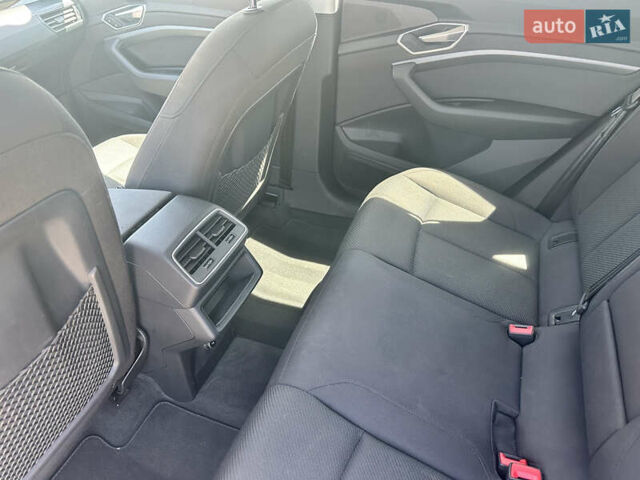 Чорний Ауді E-Tron, об'ємом двигуна 0 л та пробігом 130 тис. км за 23990 $, фото 11 на Automoto.ua
