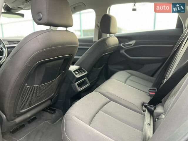 Чорний Ауді E-Tron, об'ємом двигуна 0 л та пробігом 78 тис. км за 26500 $, фото 23 на Automoto.ua