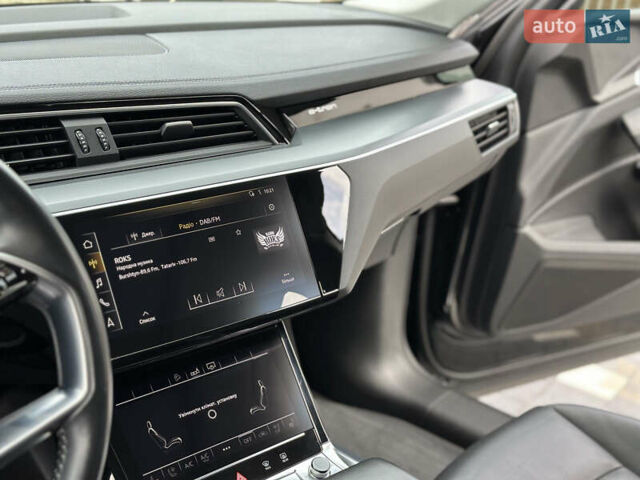 Черный Ауди E-Tron, объемом двигателя 0 л и пробегом 130 тыс. км за 26500 $, фото 20 на Automoto.ua