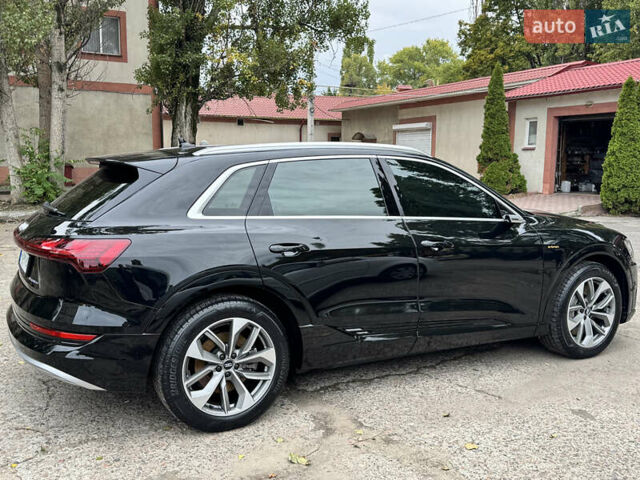Чорний Ауді E-Tron, об'ємом двигуна 0 л та пробігом 29 тис. км за 38000 $, фото 3 на Automoto.ua