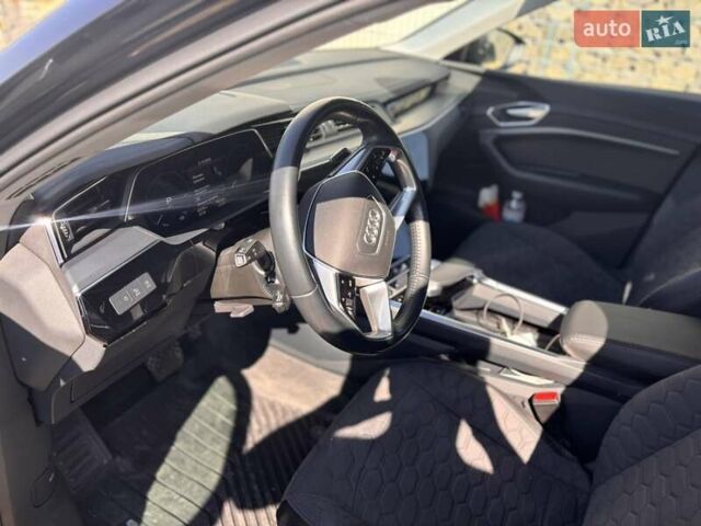 Ауді E-Tron 2020 у Львові на Automoto.ua Чорний Ауді E-Tron, об'ємом двигуна 0 л та пробігом 42 тис. км за 26650 $, фото 8 на Automoto.ua