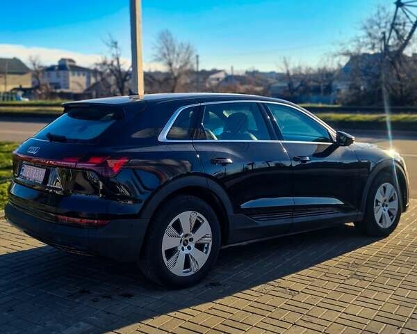 Чорний Ауді E-Tron, об'ємом двигуна 0 л та пробігом 33 тис. км за 28500 $, фото 3 на Automoto.ua