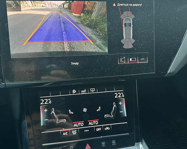 Чорний Ауді E-Tron, об'ємом двигуна 0 л та пробігом 130 тис. км за 23990 $, фото 6 на Automoto.ua