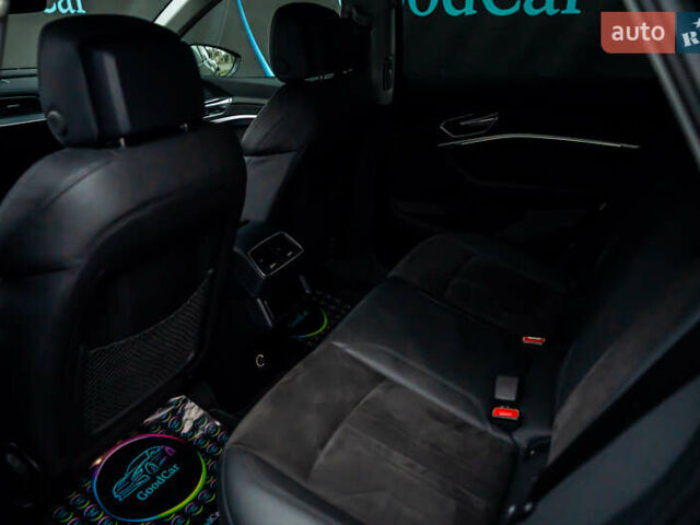 Чорний Ауді E-Tron, об'ємом двигуна 0 л та пробігом 75 тис. км за 29900 $, фото 42 на Automoto.ua